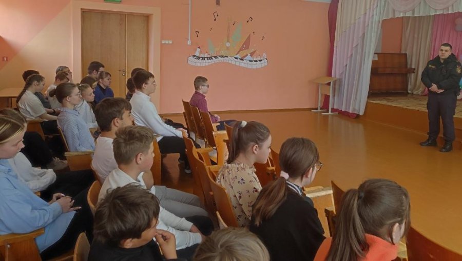 Встреча  с участковым инспектор инспекции по делам несовершеннолетних милиции общественной безопасности отдела внутренних дел Волковысского райисполкома.  