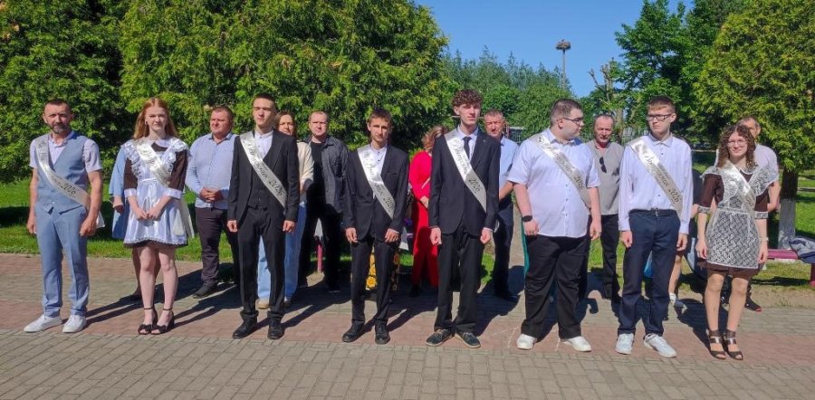 Трогательный финал и новые горизонты :  в школе прозвенел последний звонок 2026