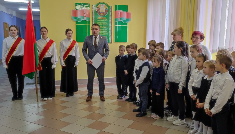 Линейка, посвященная окончанию первой четверти учебного года