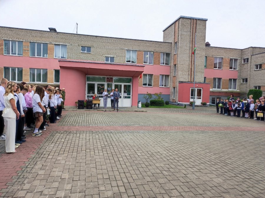 С 1 сентября, с днем знаний!