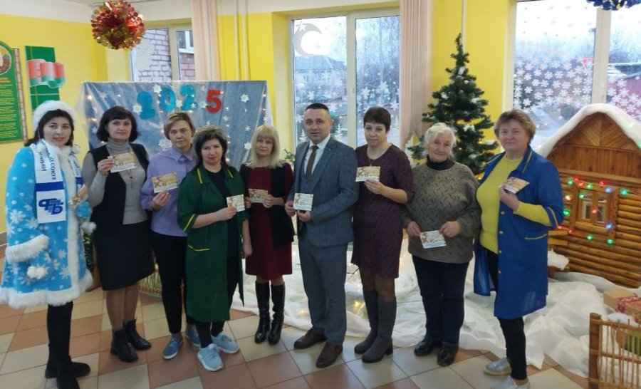 С Новогодними праздниками!